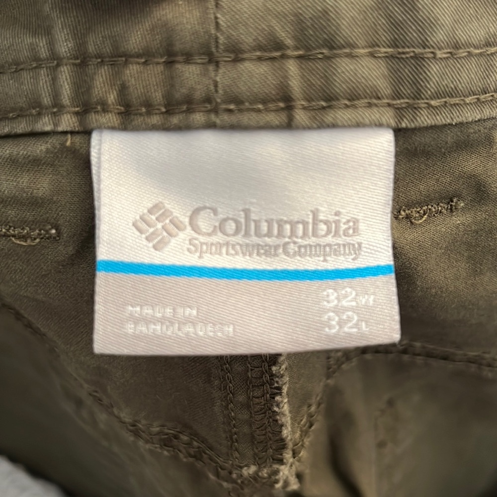 32x32 Columbia regular fit jeans.